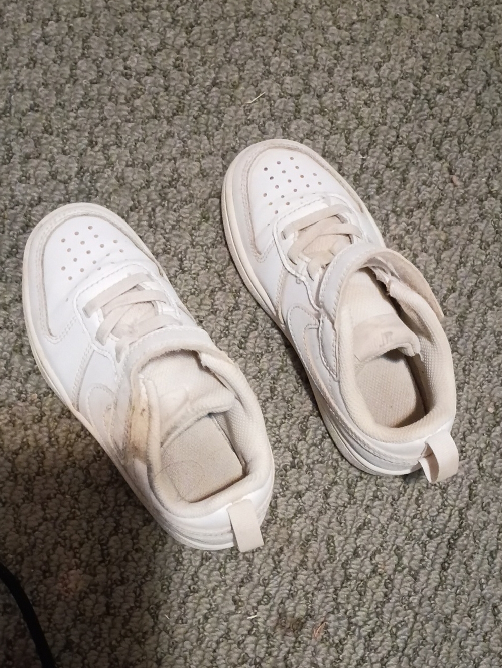 Kids White Nike Low-Top Sneakers